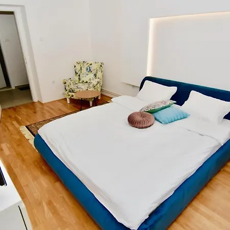 Sacred Heart Apartment *