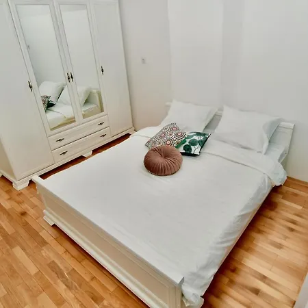 Sacred Heart Apartment *